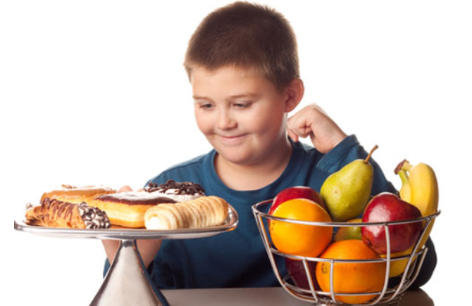 Con trai tôi 15 tuổi, nặng 90kg thì nên áp dụng chế độ dinh dưỡng giảm cân nào?